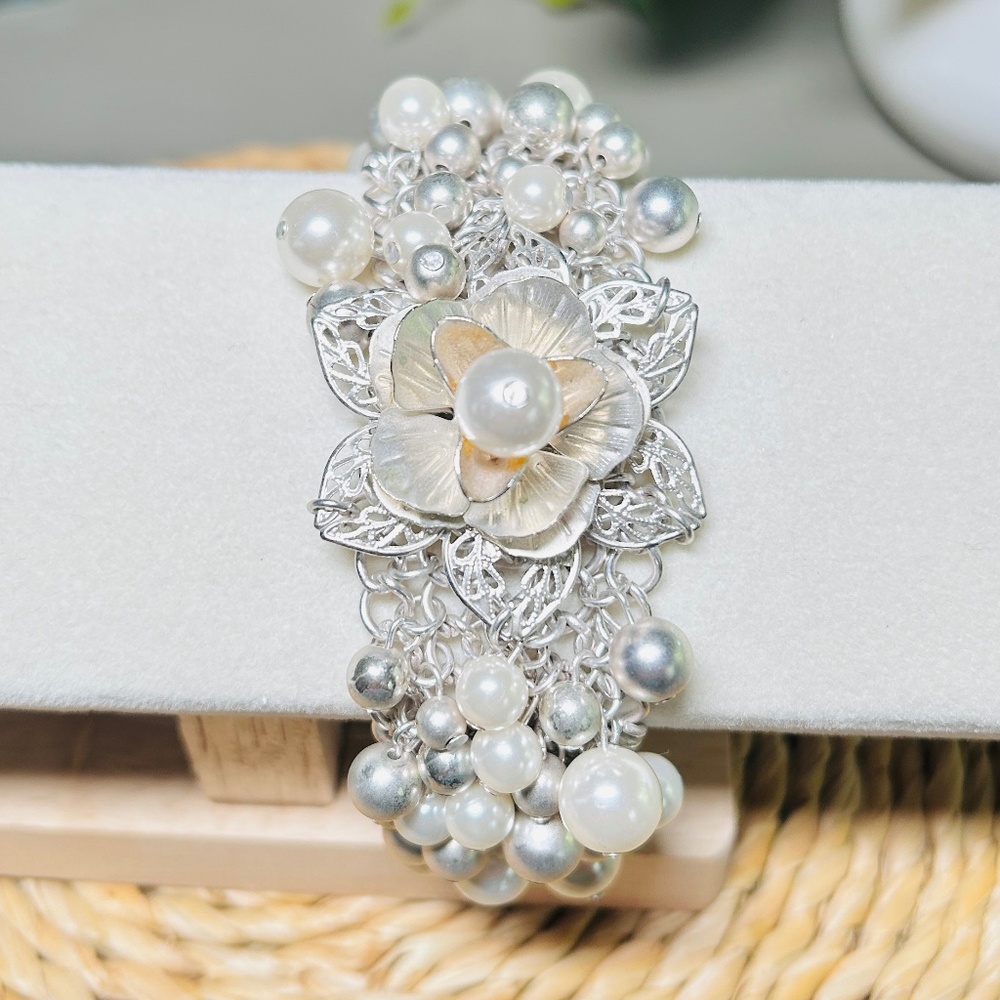 Beautiful Cluster Pearl Bracelet with Rose Flower Floral Center